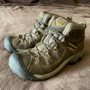 KEEN Men's Targhee II Waterproof Hiking Boot - size 7, only worn ~20 miles